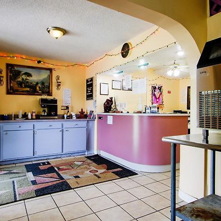 Oyo Hotel Chapmanville Inn, Wv - Hwy 119 ภายนอก รูปภาพ