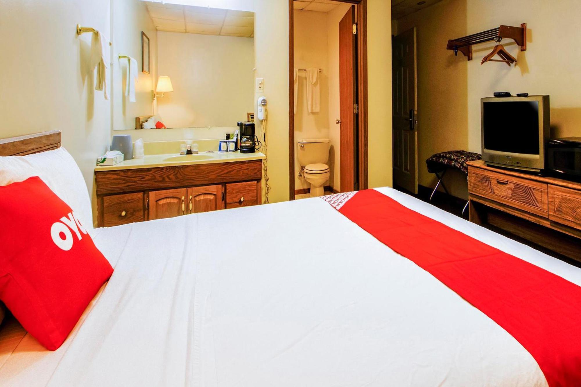 Oyo Hotel Chapmanville Inn, Wv - Hwy 119 ภายนอก รูปภาพ