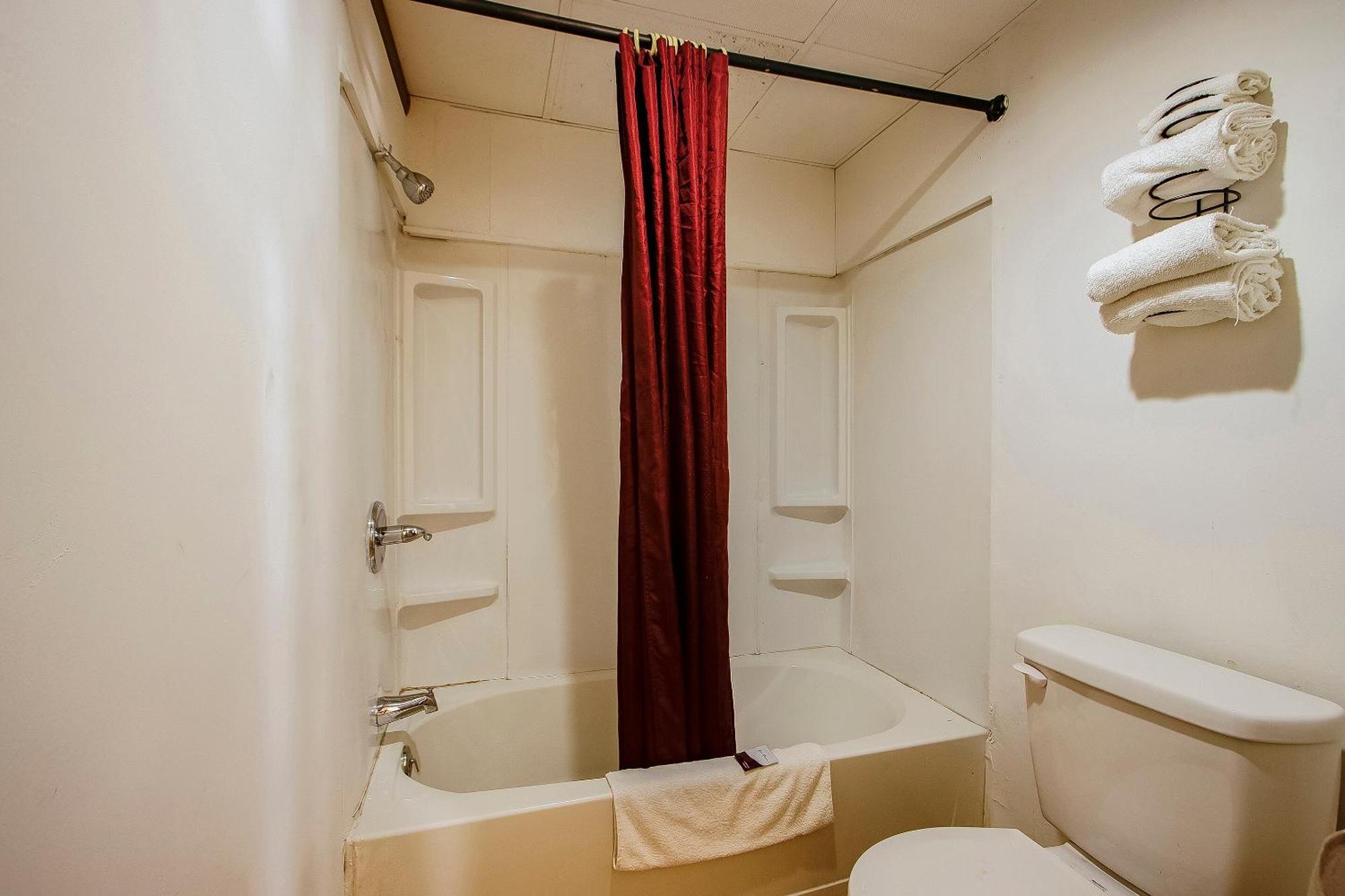 Oyo Hotel Chapmanville Inn, Wv - Hwy 119 ภายนอก รูปภาพ