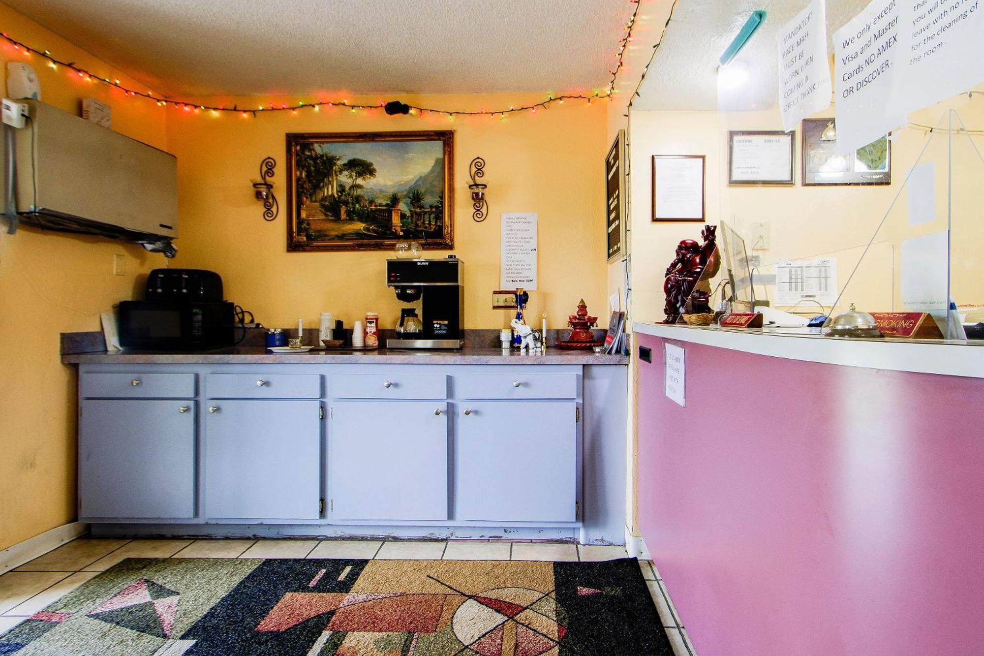 Oyo Hotel Chapmanville Inn, Wv - Hwy 119 ภายนอก รูปภาพ