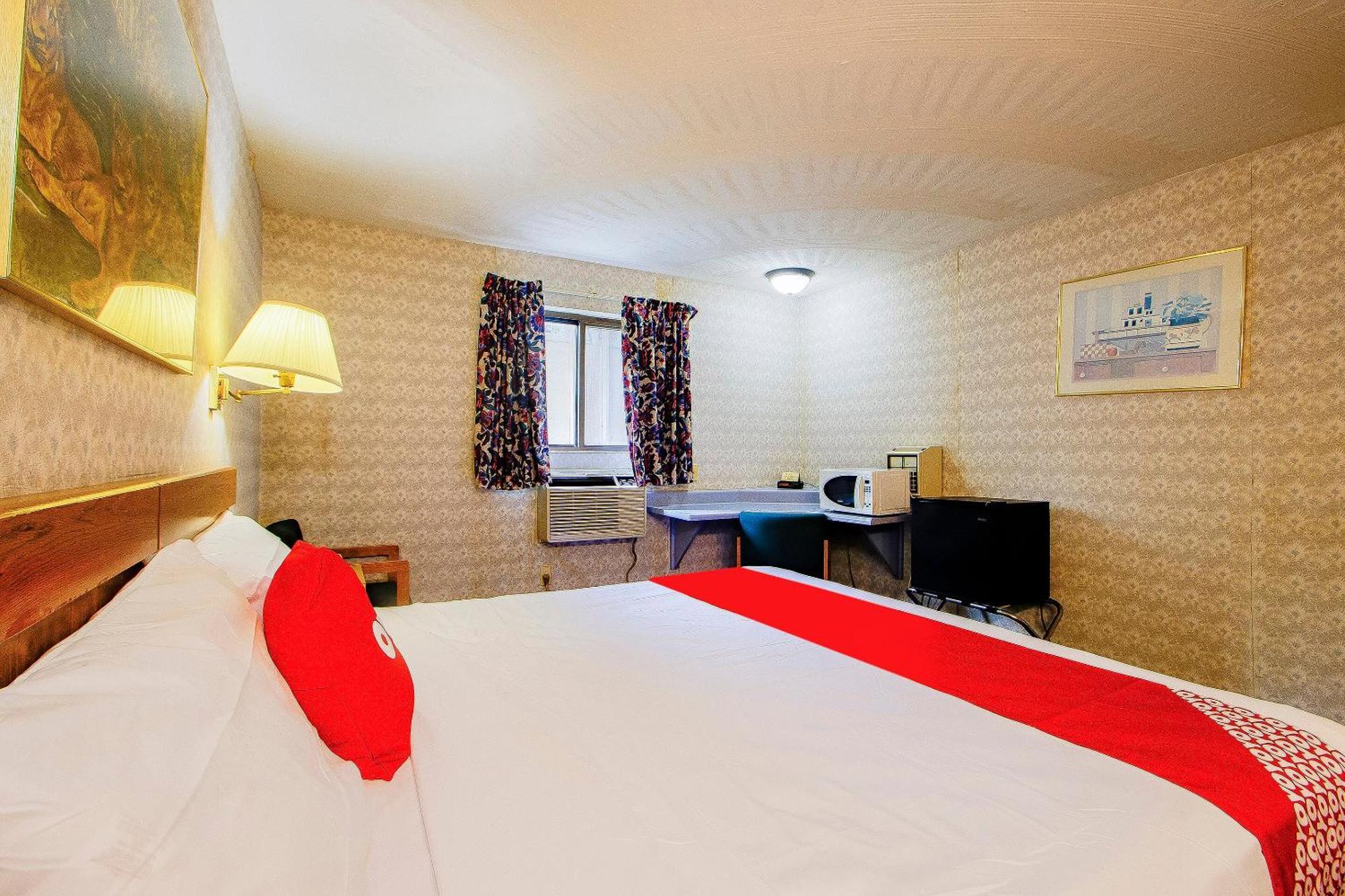 Oyo Hotel Chapmanville Inn, Wv - Hwy 119 ภายนอก รูปภาพ