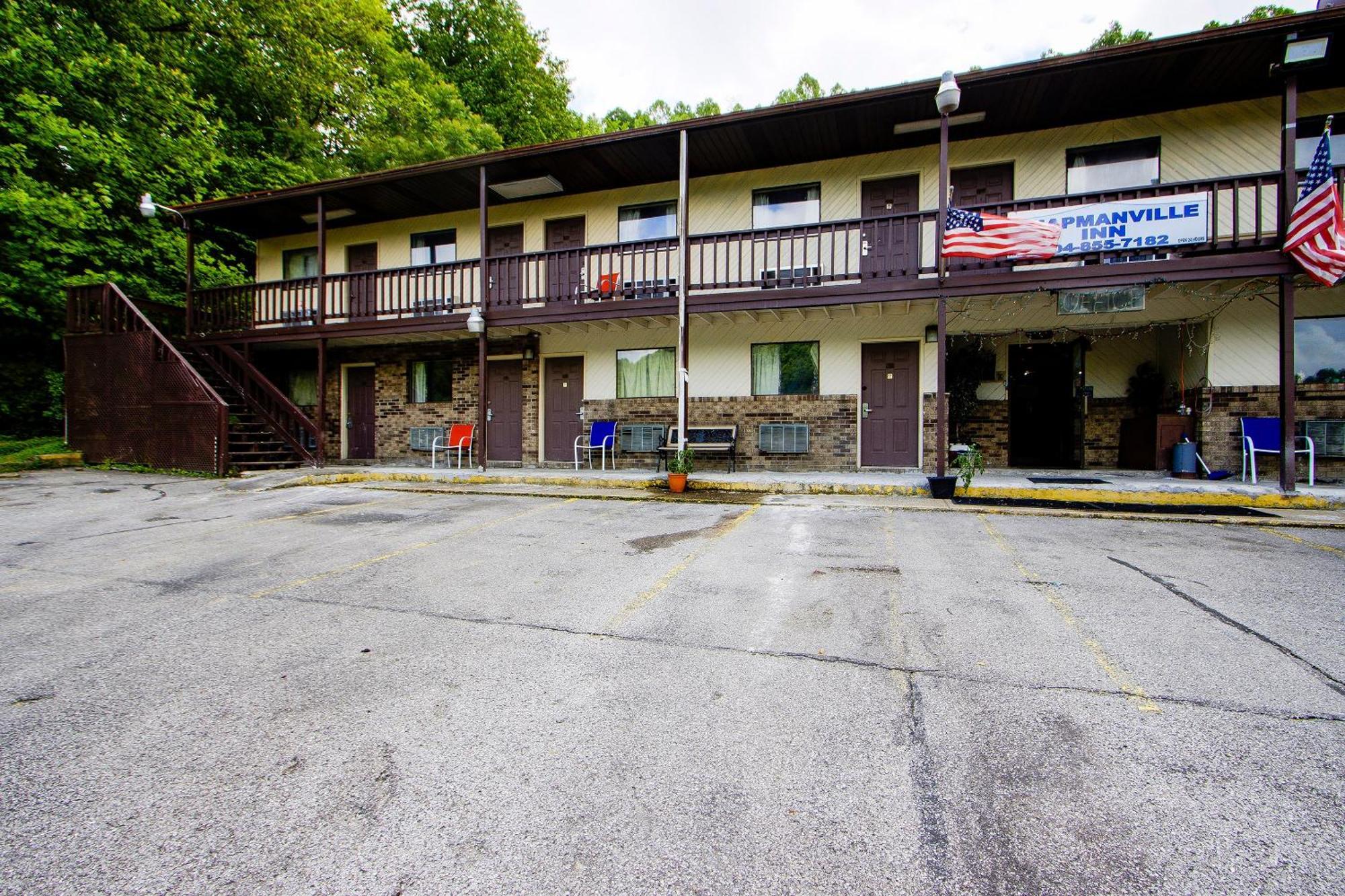 Oyo Hotel Chapmanville Inn, Wv - Hwy 119 ภายนอก รูปภาพ