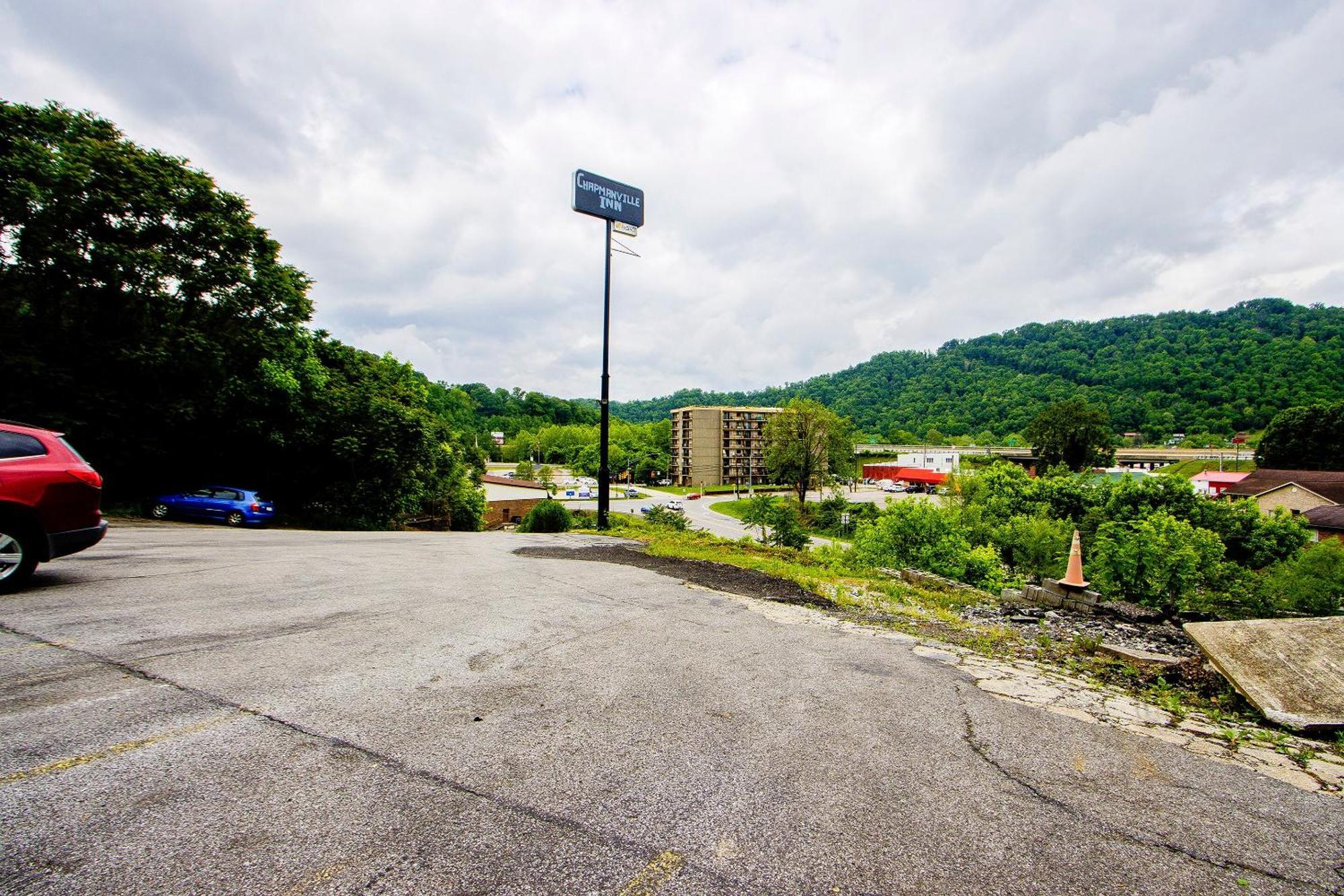 Oyo Hotel Chapmanville Inn, Wv - Hwy 119 ภายนอก รูปภาพ