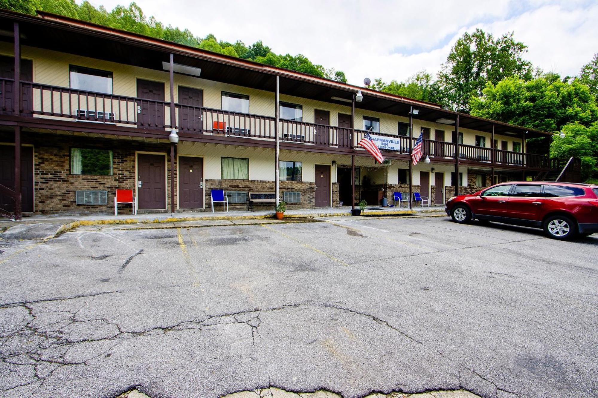 Oyo Hotel Chapmanville Inn, Wv - Hwy 119 ภายนอก รูปภาพ