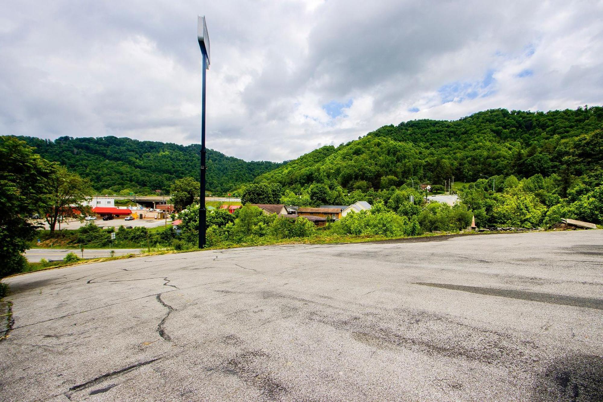 Oyo Hotel Chapmanville Inn, Wv - Hwy 119 ภายนอก รูปภาพ